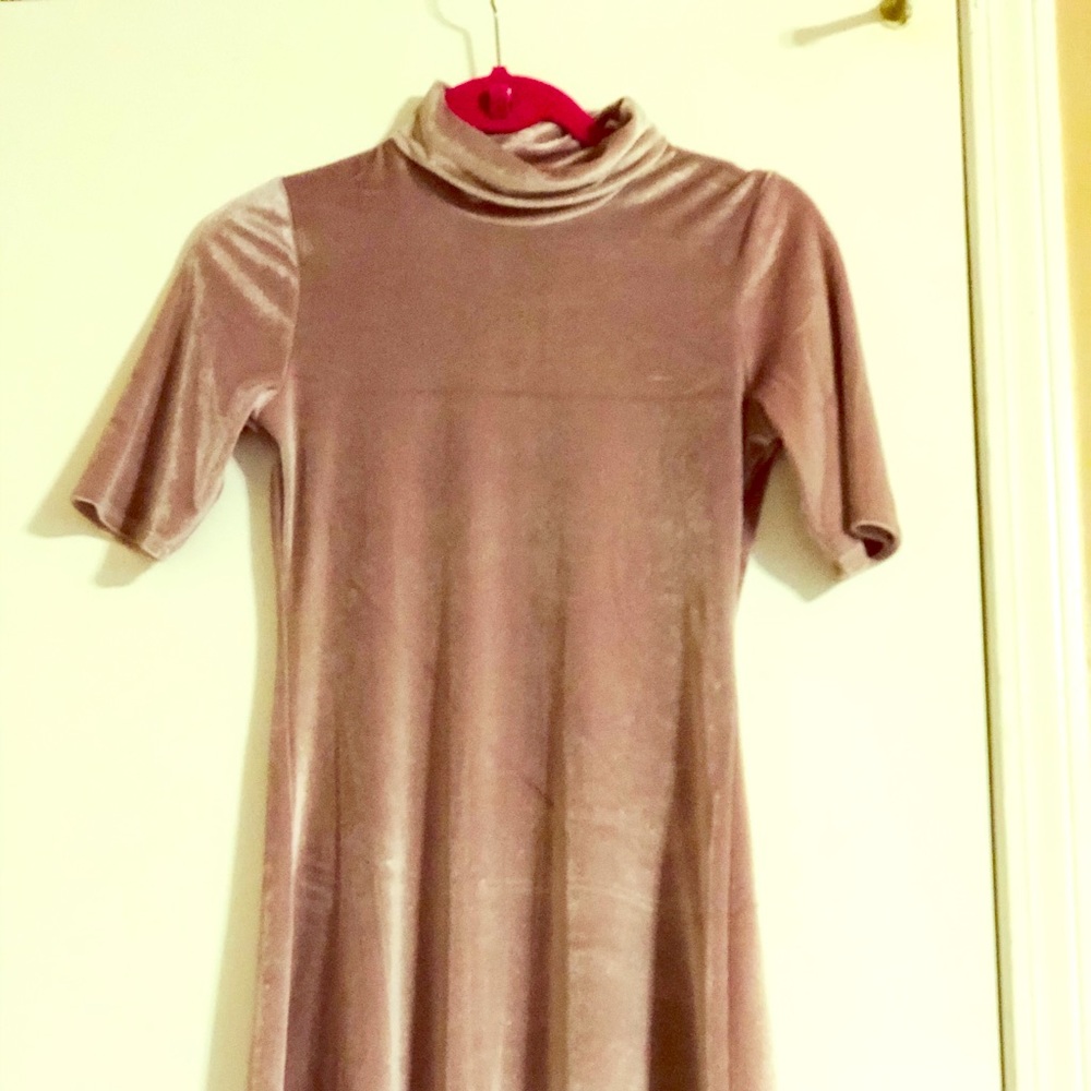 Short turtleneck pink dress